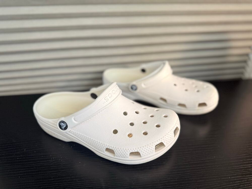Crocs Classic Clogs White Slip On Comfort Shoes Women’s Size 8 Men’s Size 6